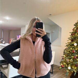 One arrival Women's Pink Sherpa Vest